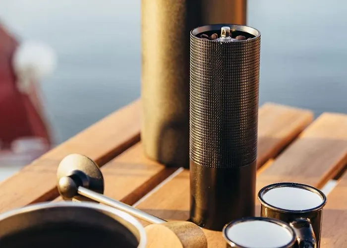 Bådhotel Seaside Retreat With Postcard Views