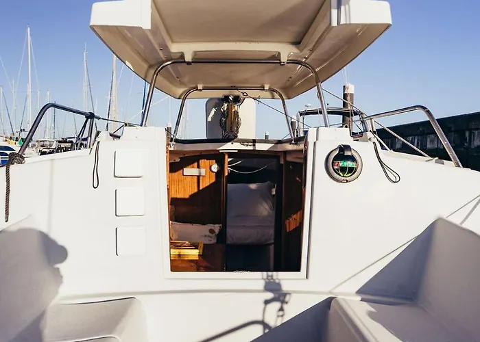 Seaside Retreat With Postcard Views Bådhotel